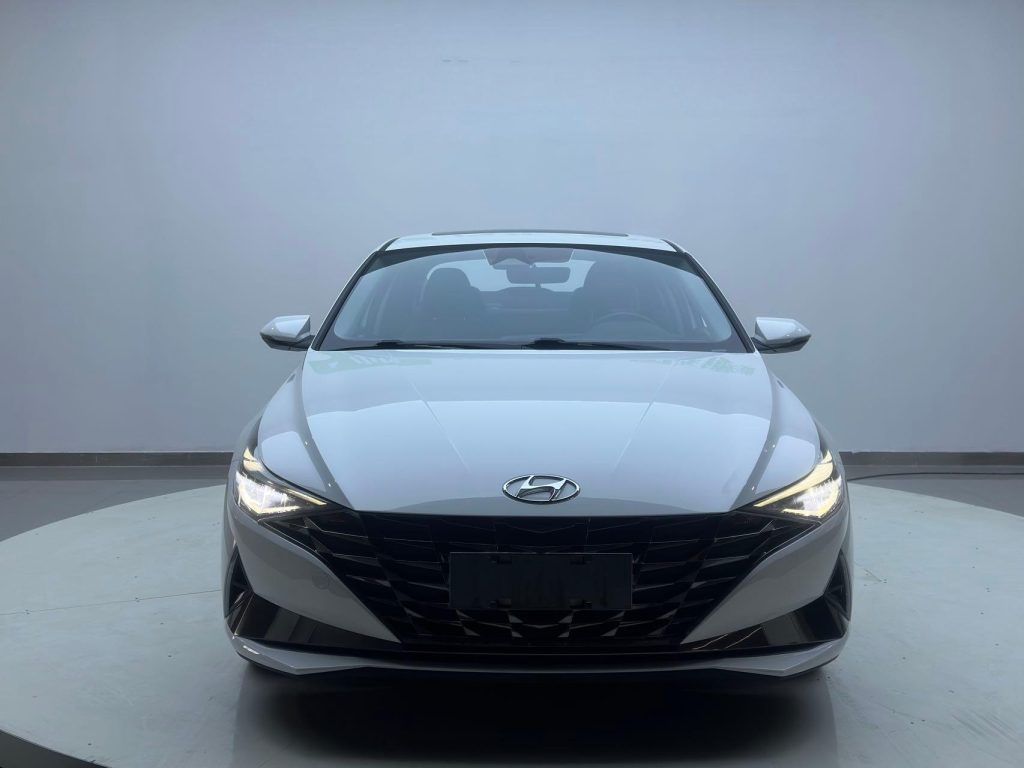 Hyundai Elantra 2022 года 1,5 л CVT LUX Premium Edition - Huishida Trading