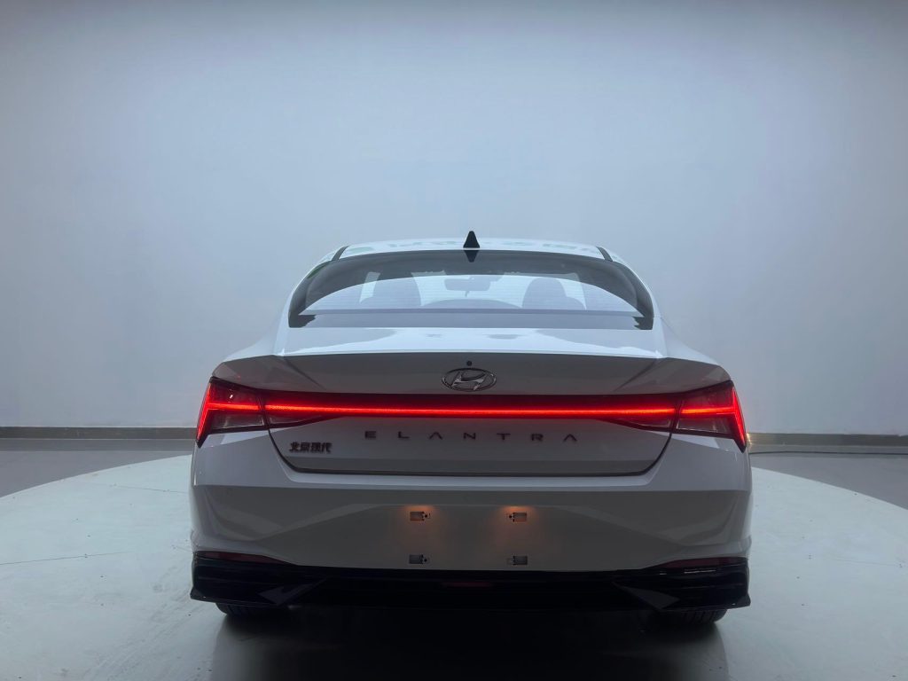 Hyundai Elantra 2022 года 1,5 л CVT LUX Premium Edition - Huishida Trading