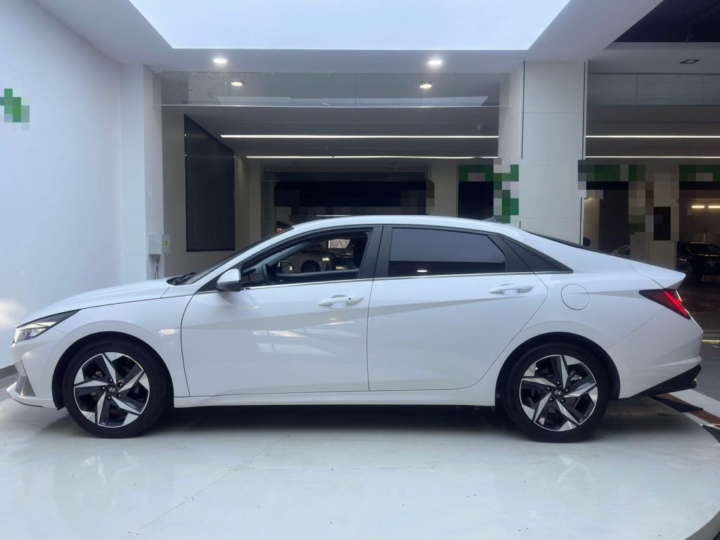 Hyundai Elantra 2022 года 1,5 л CVT LUX Premium Edition - Huishida Trading