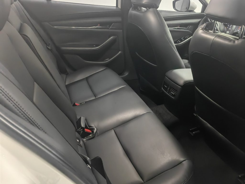 Mazda3 Axela White 2020 Модель 3 Axela 2.0L Automatic Elegance Edition - Huishida Trading