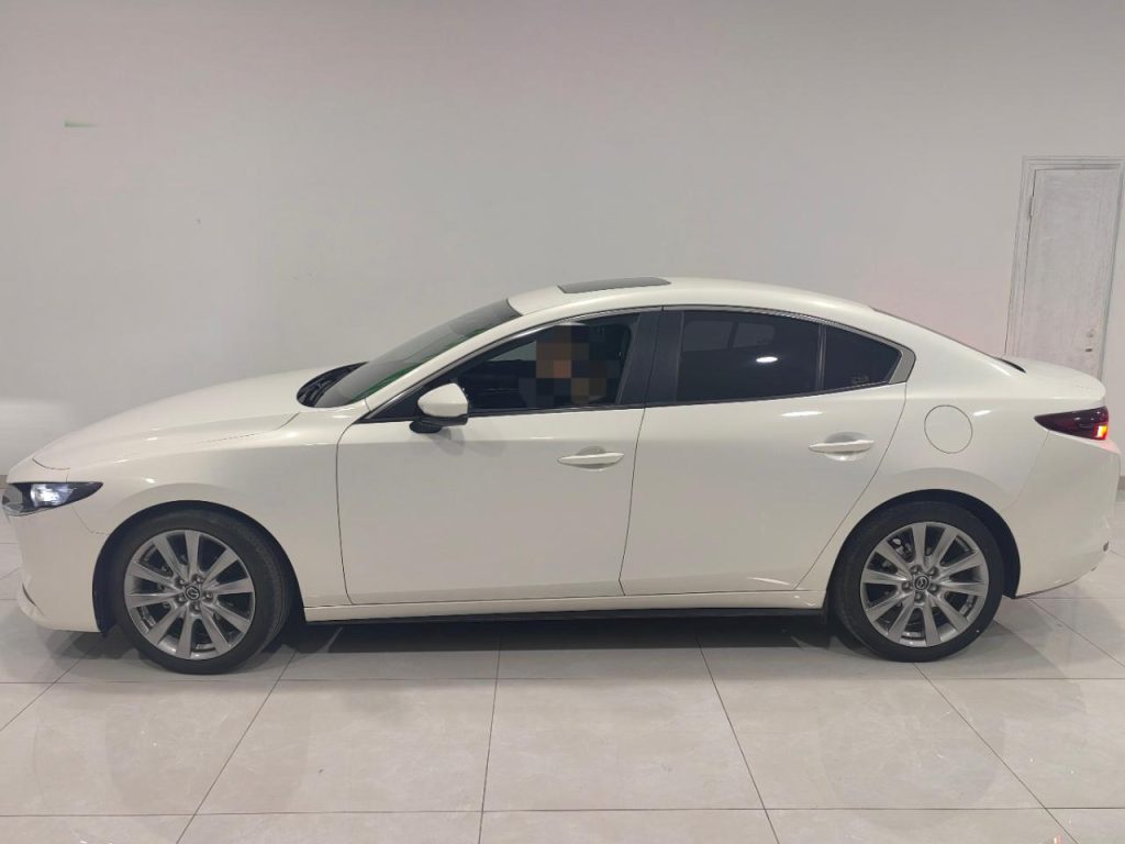 Mazda3 Axela White 2020 Модель 3 Axela 2.0L Automatic Elegance Edition - Huishida Trading
