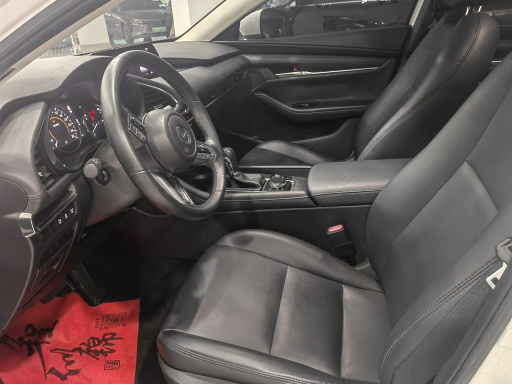 Mazda3 Axela White 2020 Модель 3 Axela 2.0L Automatic Elegance Edition - Huishida Trading