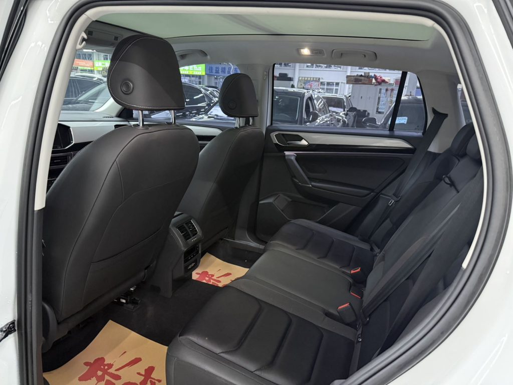 TAYRON 2022 280TSI Двухколесный привод Luxury Smart Connect Edition - Huishida Trading