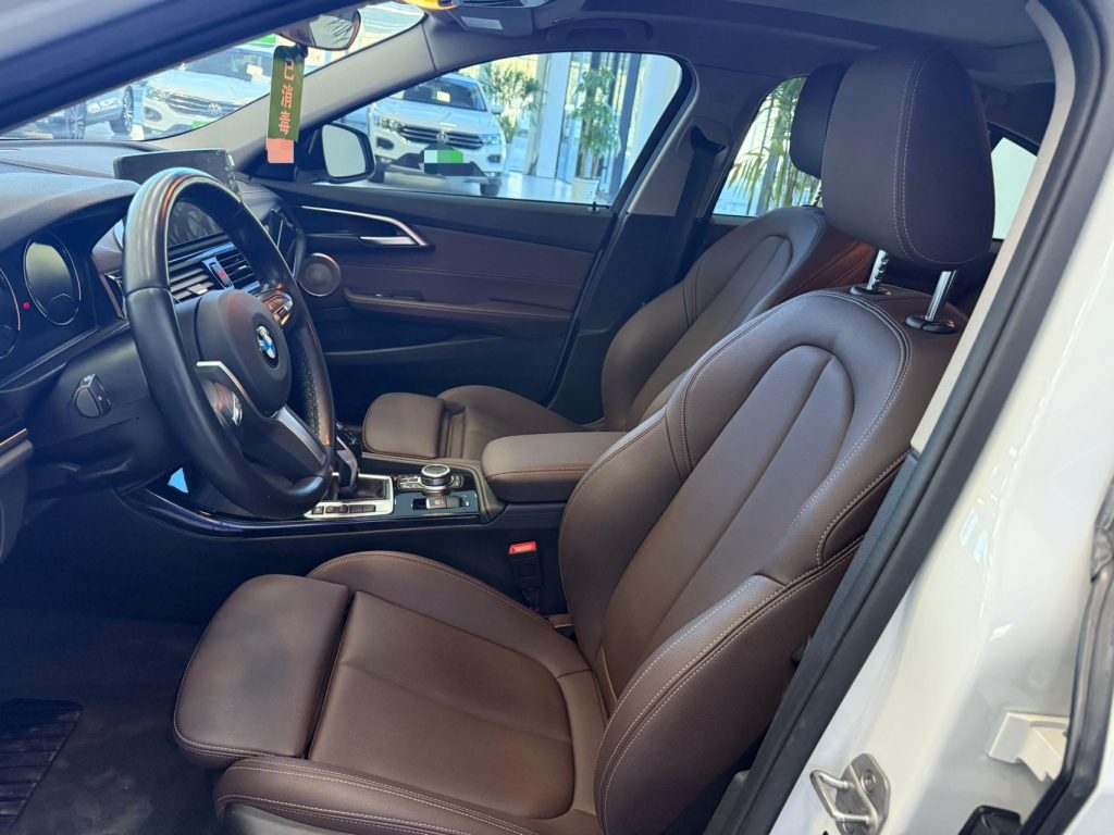 BMW 1 серии 2021 года с обновленным дизайном 120i M Sport Night Edition - Huishida Trading