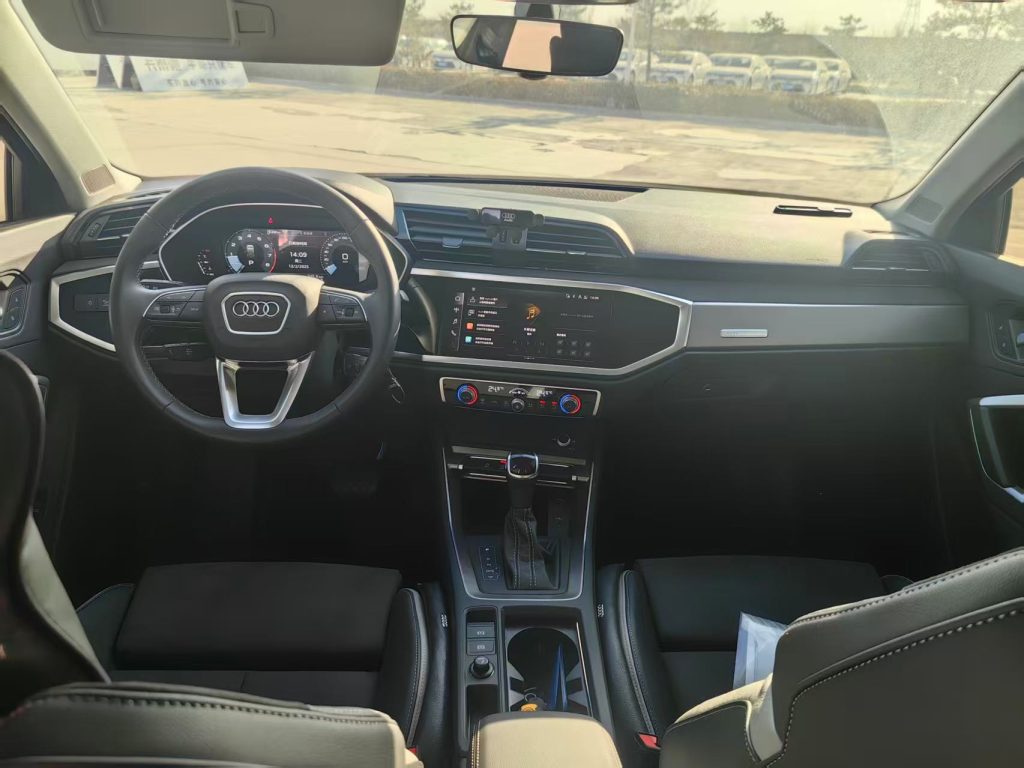 Audi Q3 2023 35 TFSI Progressive Dynamic Edition (1.4T) - Huishida Trading