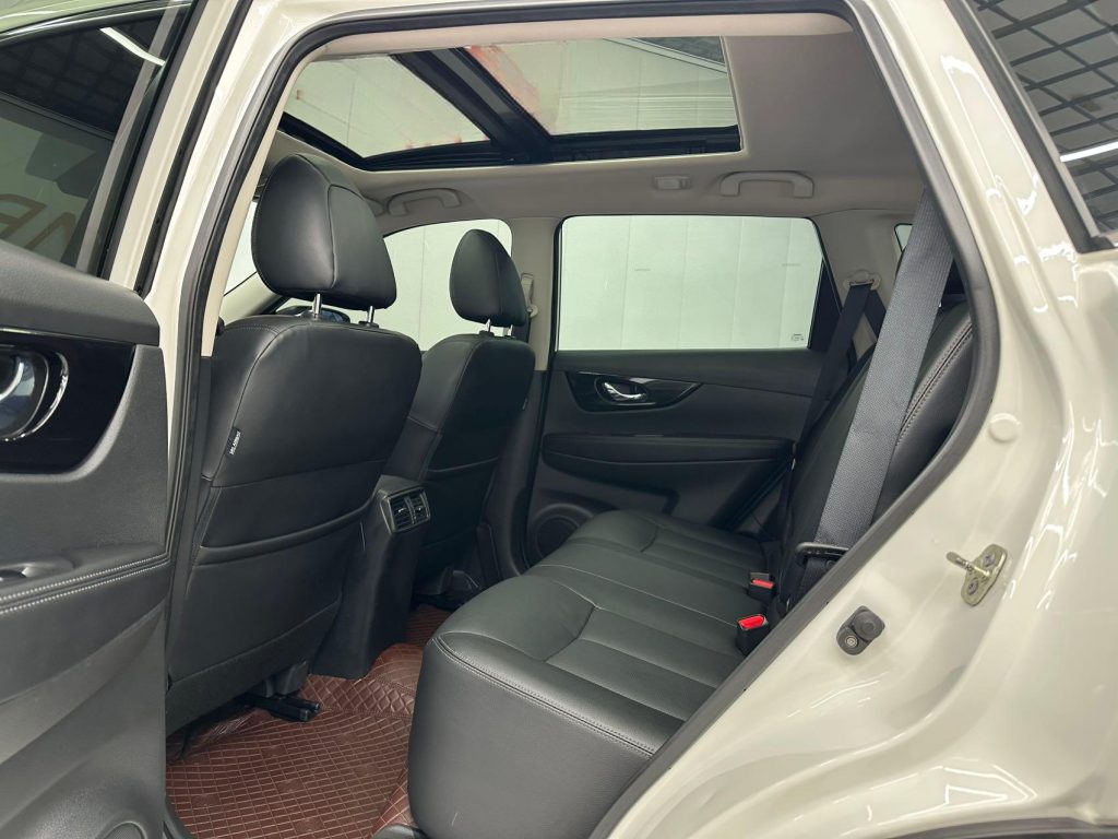 Nissan X-Trail 2023 Classic 2,0 л Передний привод Intelligent Connect Premium Edition - Huishida Trading