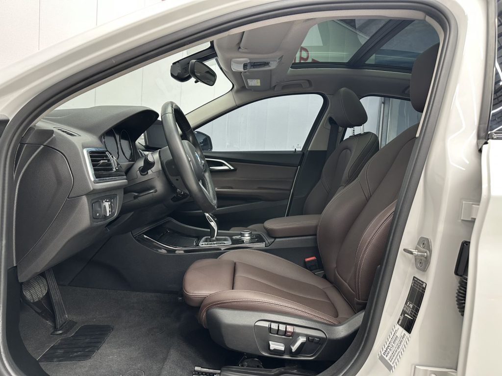 BMW 1 серии белого цвета 2021 года с обновленным дизайном 120i M Sport Night Edition - Huishida Trading