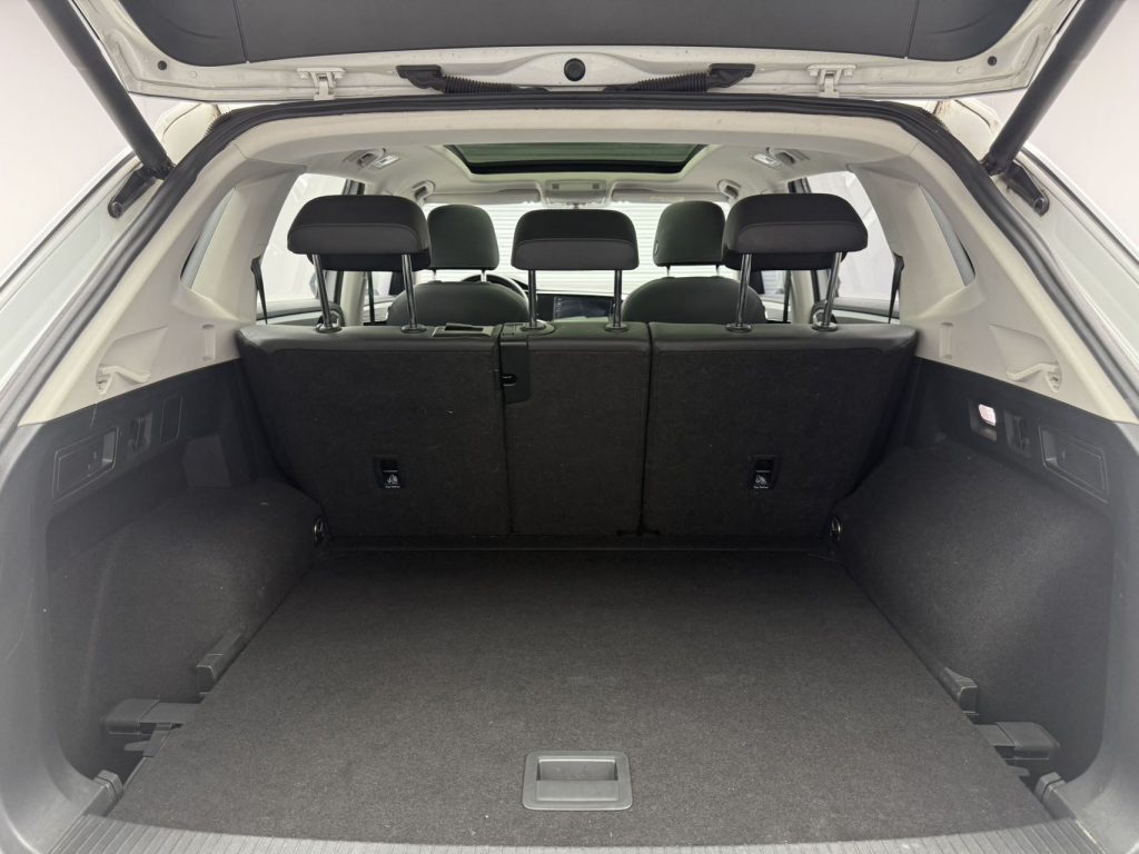 TAYRON 2022 280TSI Двухколесный привод Luxury Smart Connect Edition - Huishida Trading