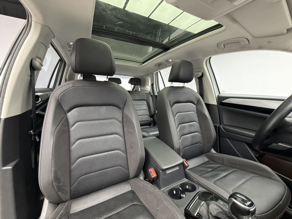 TAYRON 2022 280TSI Двухколесный привод Luxury Smart Connect Edition - Huishida Trading