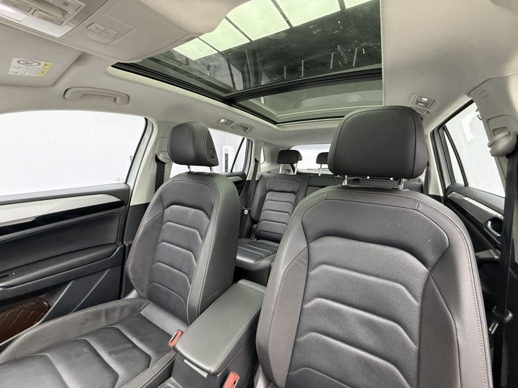 TAYRON 2022 280TSI Двухколесный привод Luxury Smart Connect Edition - Huishida Trading