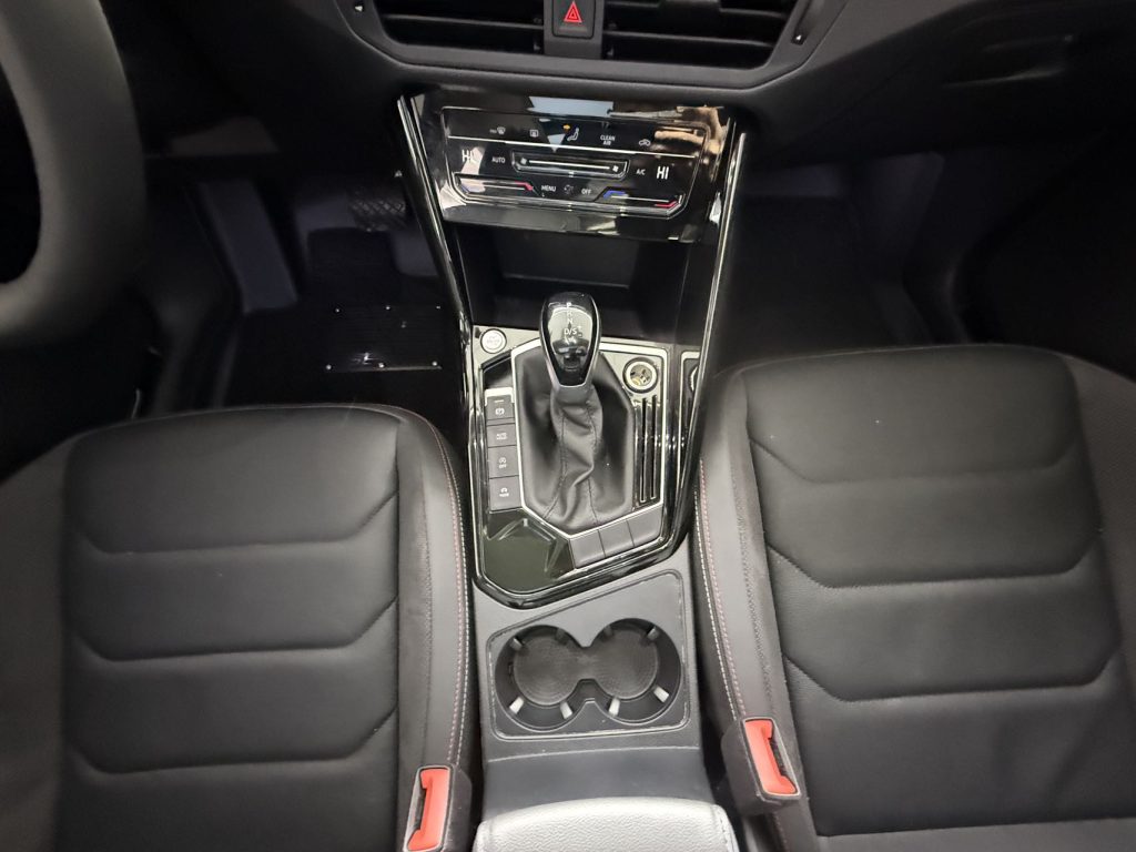 TAYRON 2022 280TSI Передний привод Luxury Smart Connect Edition - Huishida Trading