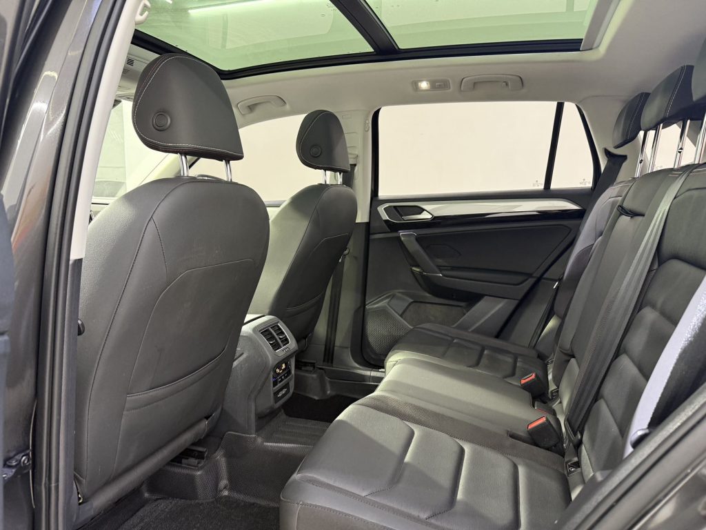 TAYRON 2022 280TSI Передний привод Luxury Smart Connect Edition - Huishida Trading