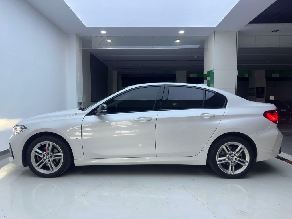 BMW 1 серии 2022 года 120i M Sport Night Edition - Huishida Trading