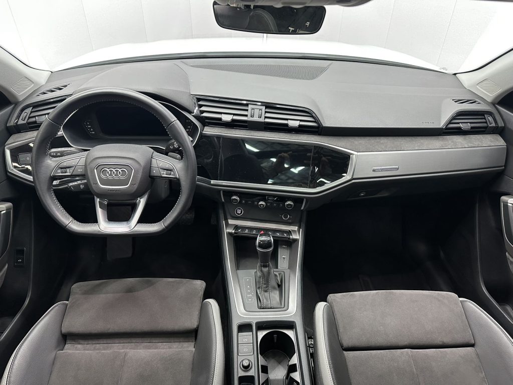 Audi Q3 2022 Model 35 TFSI Sportline - Huishida Trading