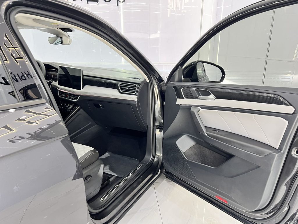 Volkswagen TAYRON 2023 280TSI Передний привод Luxury Plus Advanced Edition - Huishida Trading