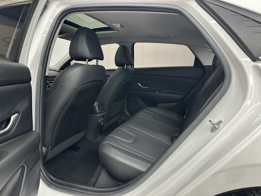 Hyundai Elantra 2022 Model 1.5L CVT LUX Premium Edition - Huishida Trading