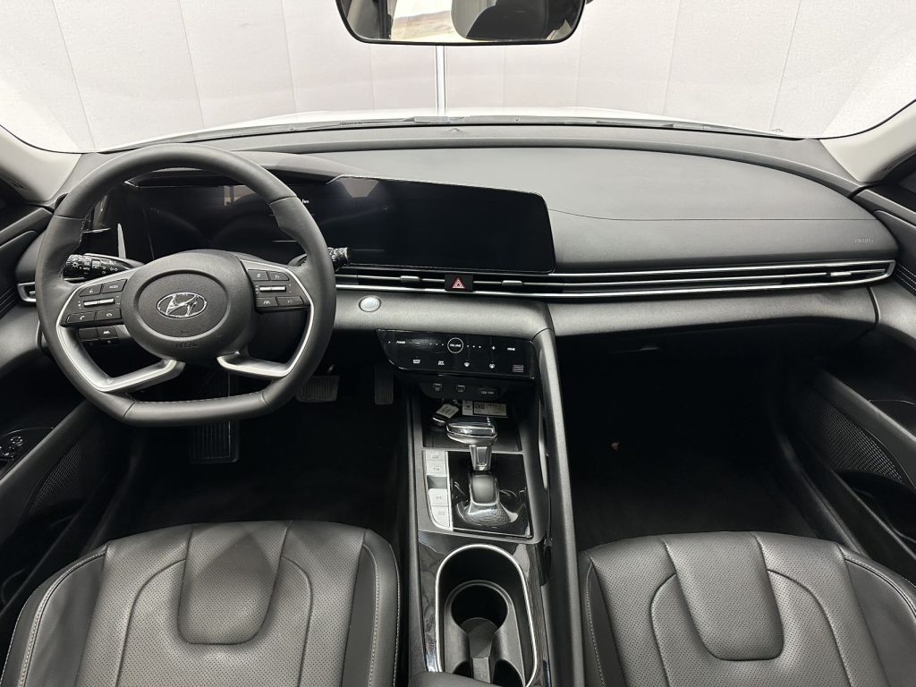 Hyundai Elantra 2022 Model 1.5L CVT LUX Premium Edition - Huishida Trading