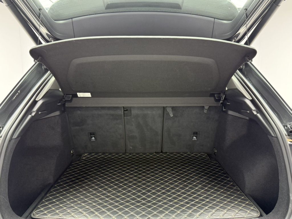 Audi Q3 2023 35 TFSI Sportline (1.4T) - Huishida Trading