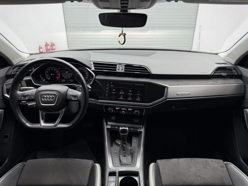 Audi Q3 2023 35 TFSI Sportline (1.4T) - Huishida Trading