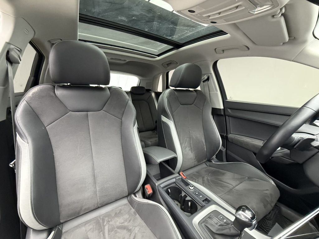 Audi Q3 2023 35 TFSI Sportline (1.4T) - Huishida Trading