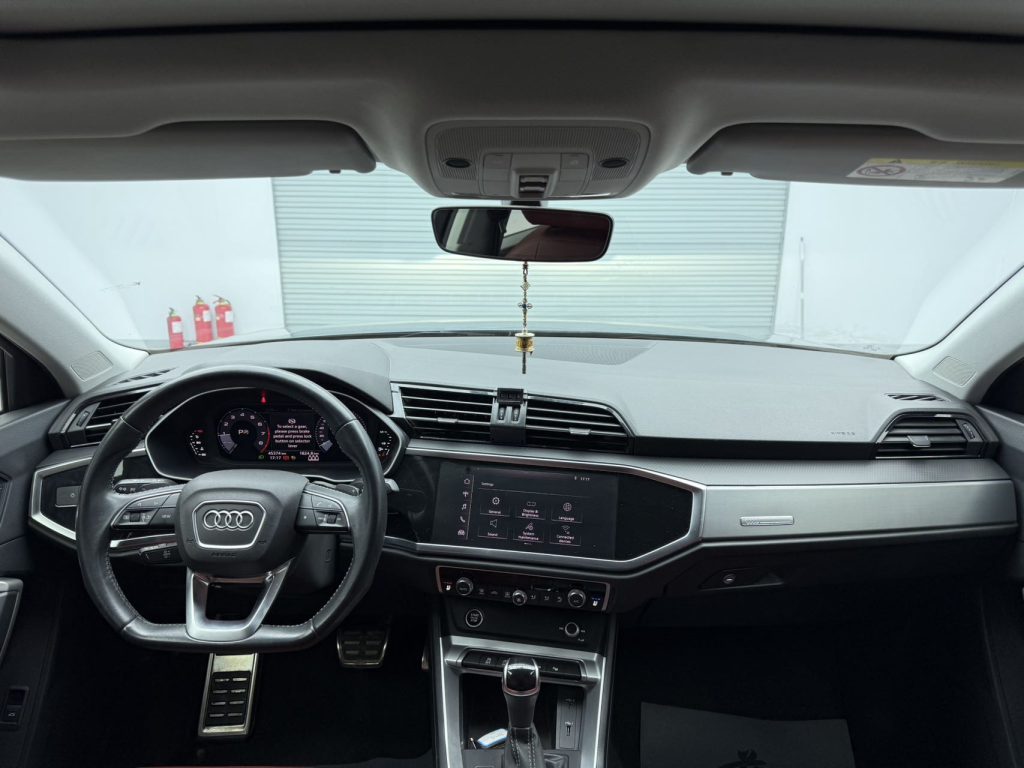 Audi Q3 2021 35 TFSI Enjoy Life Edition - Huishida Trading