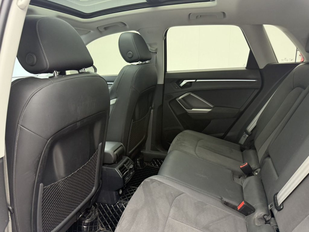 Audi Q3 2023 35 TFSI Sportline (1.4T) - Huishida Trading