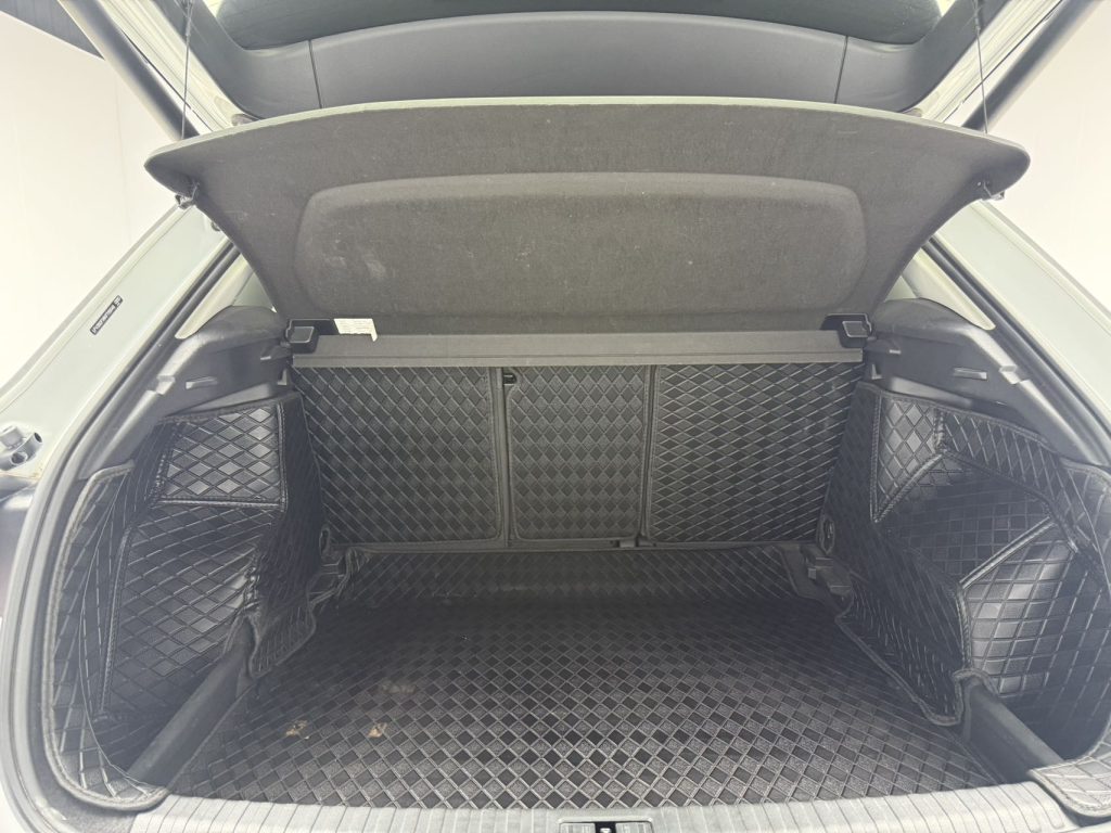 Audi Q3 2023 35 TFSI Sportline (1.4T) - Huishida Trading