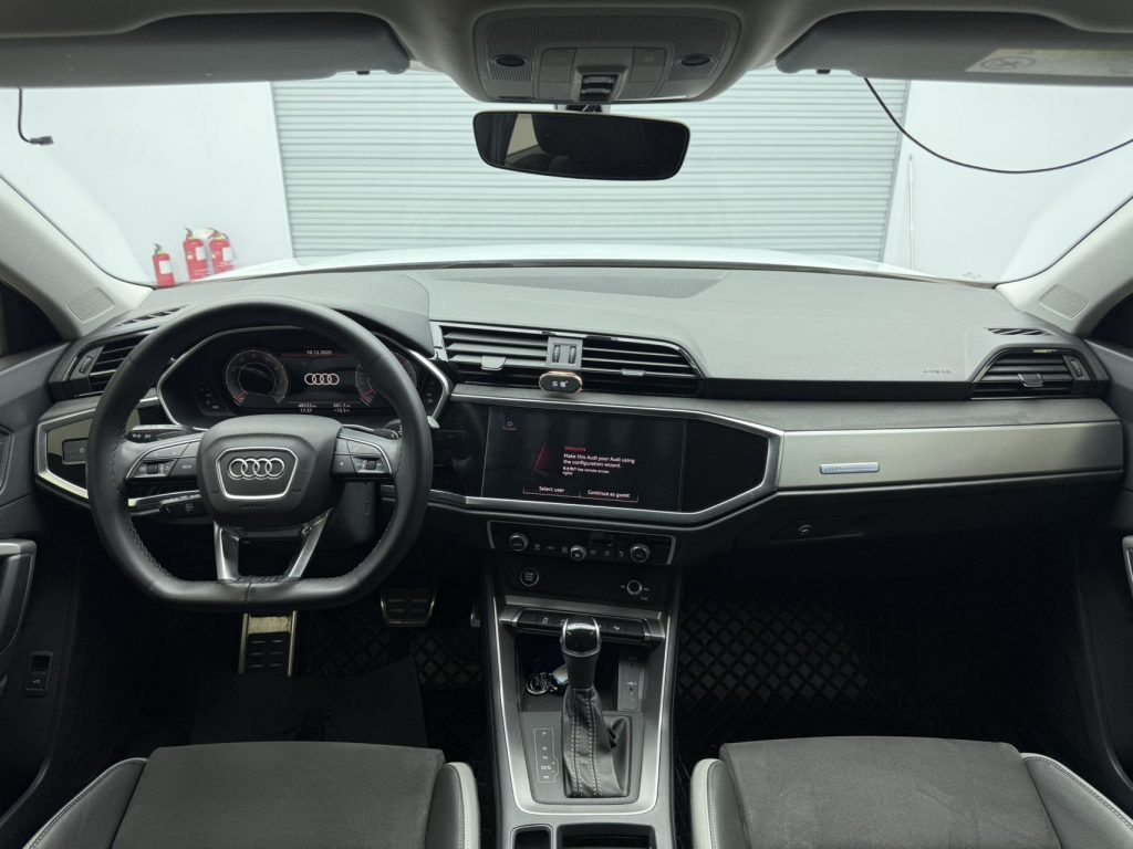 Audi Q3 2023 35 TFSI Sportline (1.4T) - Huishida Trading