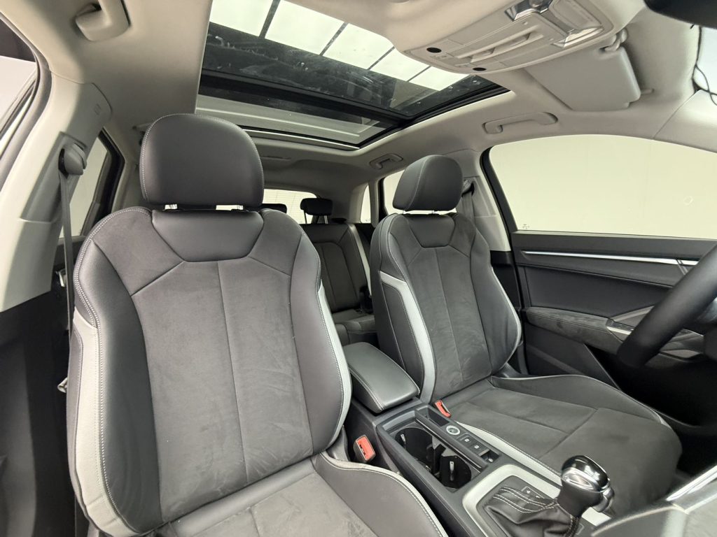 Audi Q3 2023 35 TFSI Sportline (1.4T) - Huishida Trading