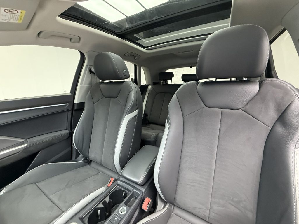 Audi Q3 2023 35 TFSI Sportline (1.4T) - Huishida Trading