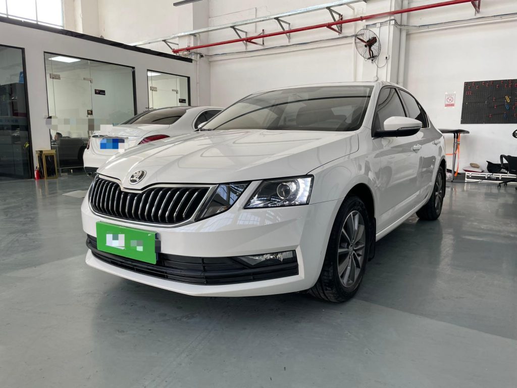 Škoda Octavia 2021 года 1,5 л Автоматическая коробка передач Comfort Edition - Huishida Trading