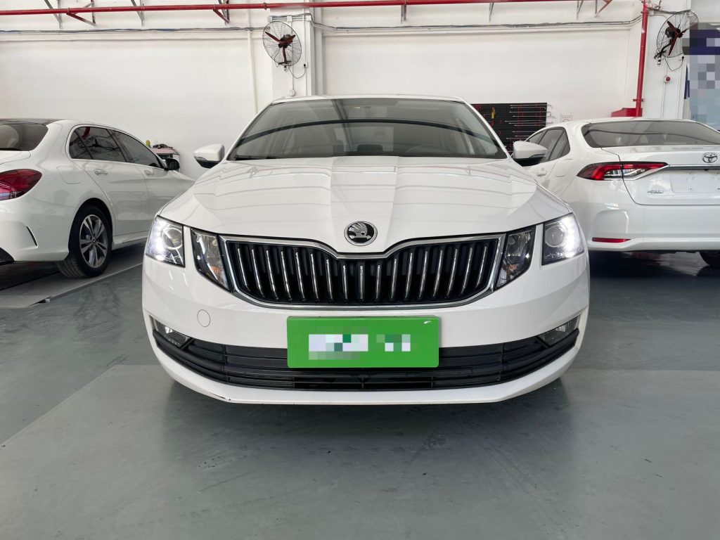 Škoda Octavia 2021 года 1,5 л Автоматическая коробка передач Comfort Edition - Huishida Trading