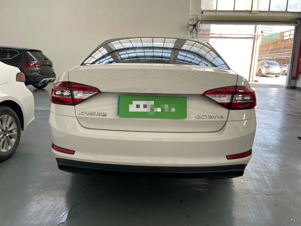 Škoda Octavia 2021 года 1,5 л Автоматическая коробка передач Comfort Edition - Huishida Trading