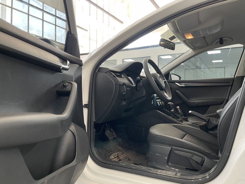 Škoda Octavia 2021 года 1,5 л Автоматическая коробка передач Comfort Edition - Huishida Trading