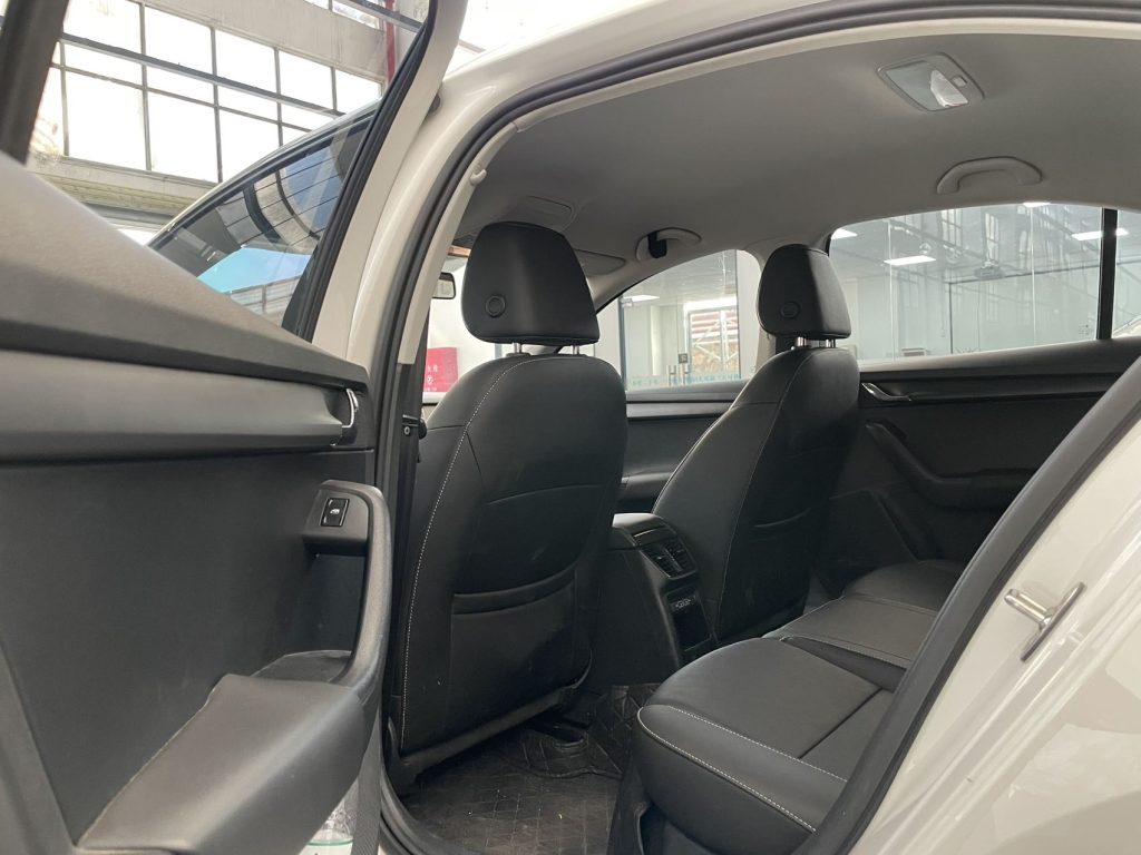 Škoda Octavia 2021 года 1,5 л Автоматическая коробка передач Comfort Edition - Huishida Trading