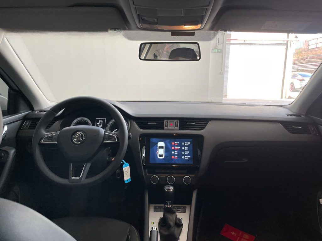 Škoda Octavia 2021 года 1,5 л Автоматическая коробка передач Comfort Edition - Huishida Trading