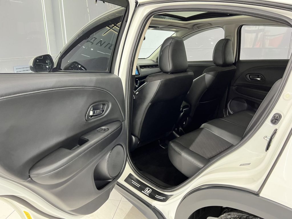 Honda Vezel 2020 220 TURBO CVT Luxury Edition - Huishida Trading