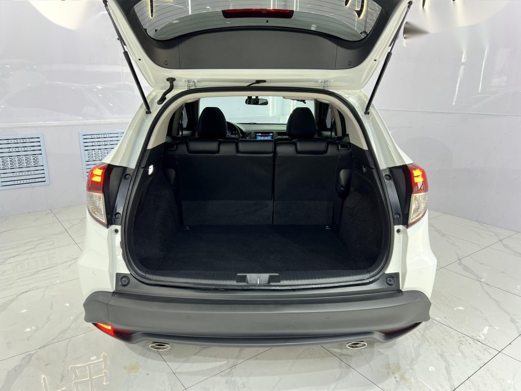 Honda Vezel 2020 220 TURBO CVT Luxury Edition - Huishida Trading