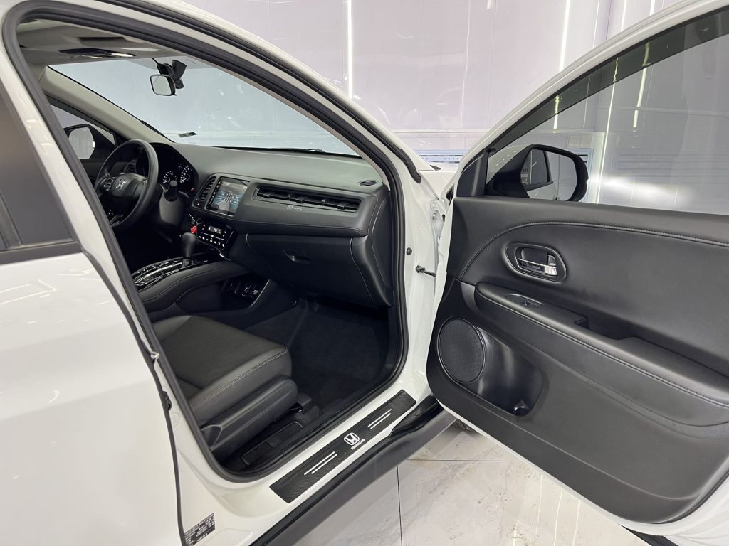 Honda Vezel 2020 220 TURBO CVT Luxury Edition - Huishida Trading