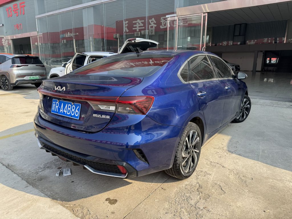 Kia K3 2023 1,5 л CVT Premium Edition - Huishida Trading