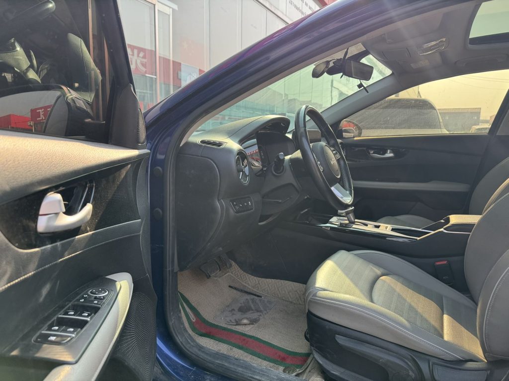 Kia K3 2023 1,5 л CVT Premium Edition - Huishida Trading