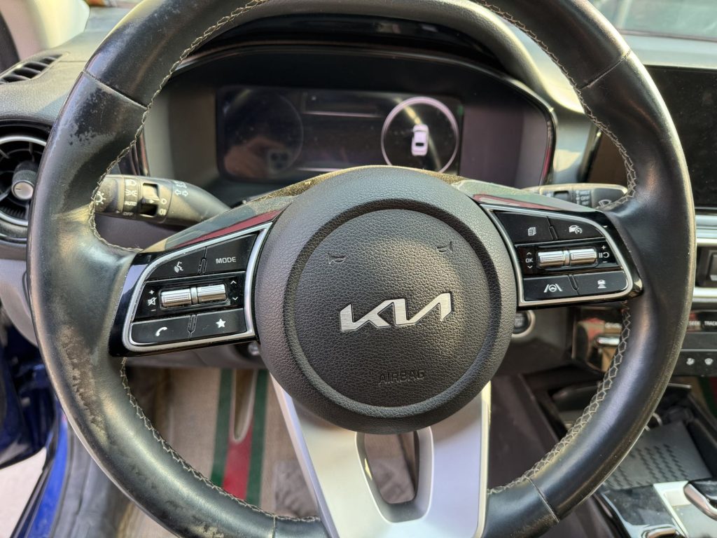 Kia K3 2023 1,5 л CVT Premium Edition - Huishida Trading