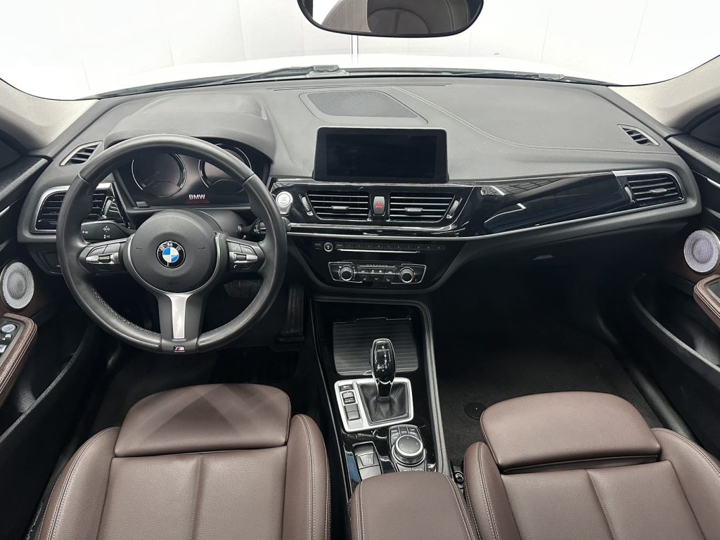 BMW 1 серии 2021 Facelift 120i M Sport Night Edition - Huishida Trading