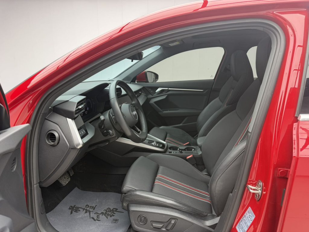 Audi A3 2022 Sportback 35 TFSI Fashion Sport Edition - Huishida Trading