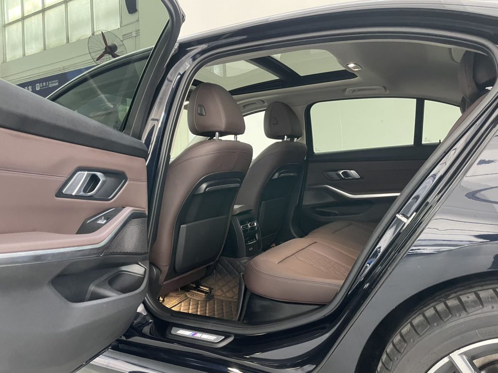 BMW 3 серии, 2022 года с обновленным дизайном, 320Li M Sport Package - Huishida Trading