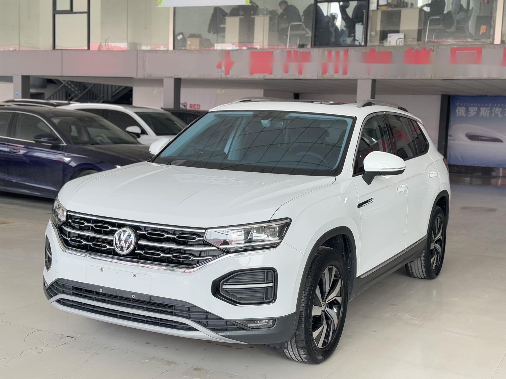 Volkswagen TAYRON 2022 280TSI с двухколесным приводом, версия Luxury Smart Connect