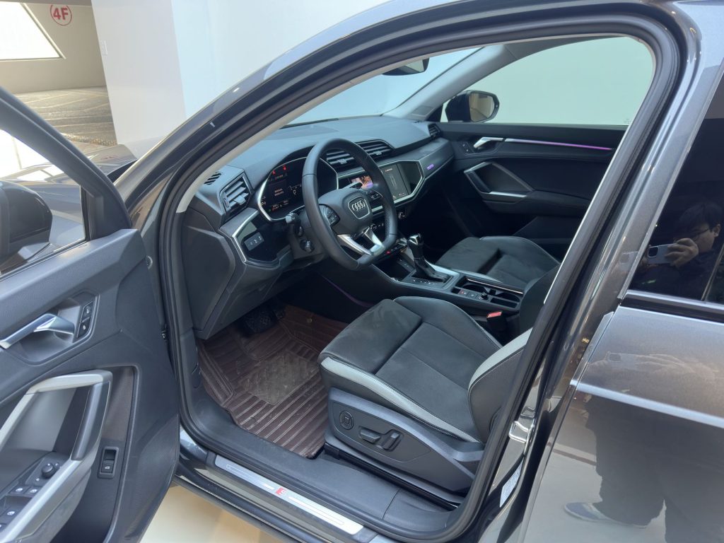 Audi Q3 2023 35 TFSI Sportline (1.4T) - Huishida Trading