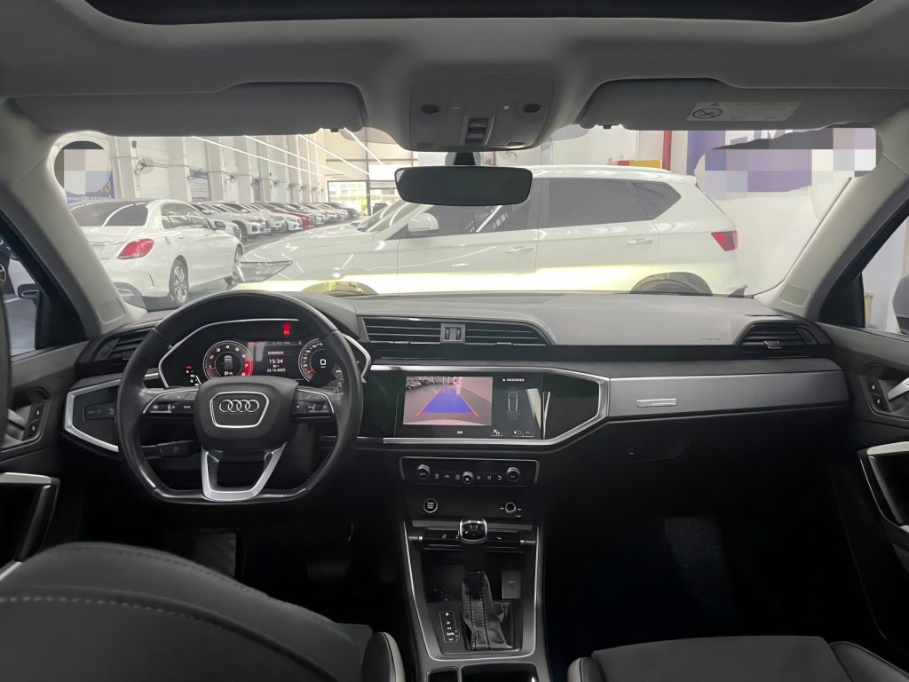 Audi Q3 2022 года 35 TFSI Sportline National VI - Huishida Trading