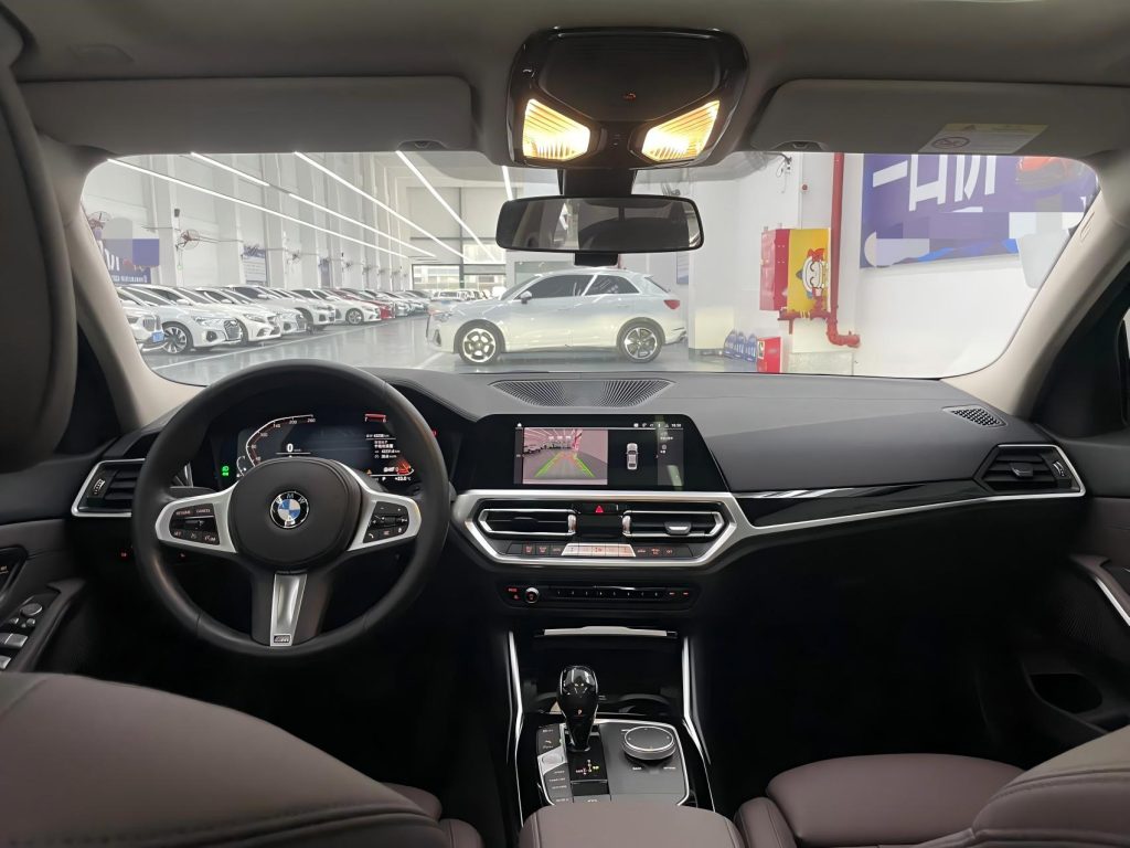 BMW 3 серии 2021 года с обновленным дизайном 320Li M Sport Package - Huishida Trading