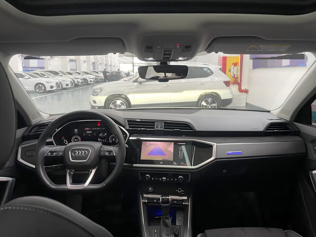Audi Q3 2022 Модель 35 TFSI Sportline - Huishida Trading